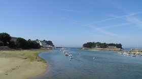 Port (Douarnenez) (© By Gzen92 (Own work) [CC BY-SA 4.0 (http://creativecommons.org/licenses/by-sa/4.0)], via Wikimedia Commons (original photo: https://commons.wikimedia.org/wiki/File:Port_(Douarnenez)_(1).jpg))