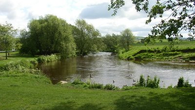 The River Wyre near to the car park, Garstang  (© © Copyright Humphrey Bolton (https://www.geograph.org.uk/profile/1712) and licensed for reuse (http://www.geograph.org.uk/reuse.php?id=436383) under this Creative Commons Licence (https://creativecommons.org/licenses/by-sa/2.0/).)
