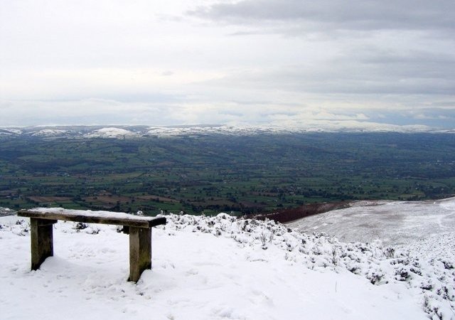 A seat with a view to Snowdonia  - Beautiful, snowy Snowdonia (© © Copyright John S Turner (https://www.geograph.org.uk/profile/8378) and licensed for reuse (https://www.geograph.org.uk/reuse.php?id=1030604) under this Creative Commons Licence (https://creativecommons.org/licenses/by-sa/2.0/).)