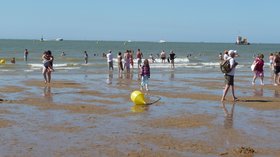 Beach of Morecambe (© By Immanuel Giel (Own work) [Public domain], via Wikimedia Commons)
