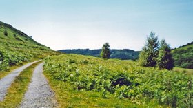 Tal-y-Bont Plynlimon & Hafan Tramway by Ben Brooksbank (© Ben Brooksbank [CC BY-SA 2.0 (https://creativecommons.org/licenses/by-sa/2.0)], via Wikimedia Commons (original photo: https://commons.wikimedia.org/wiki/File:Tal-y-Bont_Plynlimon_%26_Hafan_Tramway_geograph-4034004-by-Ben-Brooksbank.jpg))