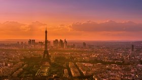 Sunset over Paris city centre (© By Tommie Hansen (Sunset in Paris, France  Uploaded by paris 17) [CC BY 2.0 (http://creativecommons.org/licenses/by/2.0)], via Wikimedia Commons (original photo: https://commons.wikimedia.org/wiki/File:Sunset_over_Paris_5,_France_August_2013.jpg))