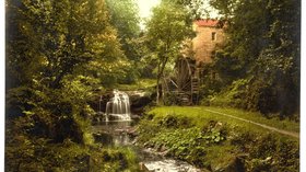 Whitby, Rigg Mill, near Whitby, Yorkshire (© By Photochrom Print Collection [Public domain], via Wikimedia Commons (original photo: https://commons.wikimedia.org/wiki/File:Whitby,_Rigg_Mill,_near_Whitby,_Yorkshire,_England-LCCN2002708336.jpg))