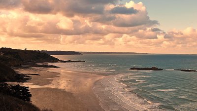 Saint Brieuc Bay (© By CiprianApetrei (Own work) [CC BY-SA 4.0 (http://creativecommons.org/licenses/by-sa/4.0)], via Wikimedia Commons (original photo: https://commons.wikimedia.org/wiki/File:Saint_Brieuc_Bay_II.jpg))