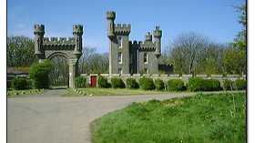The Gatehouse, Thurso Castle, Caithness near the caravan site (© © Copyright Dorcas Sinclair (https://www.geograph.org.uk/profile/63) and licensed for reuse (http://www.geograph.org.uk/reuse.php?id=1326) under this Creative Commons Licence (https://creativecommons.org/licenses/by-sa/2.0/).)