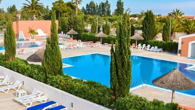Family campsite in France with water park - Glamping in France at Les Tropiques