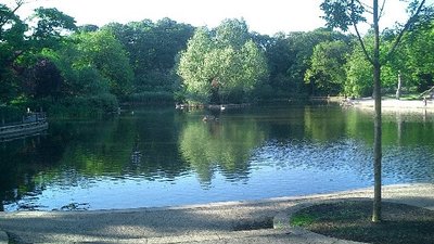 Ward Jackson Park Pond (© © Copyright Richard Atkinson (https://www.geograph.org.uk/profile/1111) and licensed for reuse (http://www.geograph.org.uk/reuse.php?id=24794) under this Creative Commons Licence (https://creativecommons.org/licenses/by-sa/2.0/).)