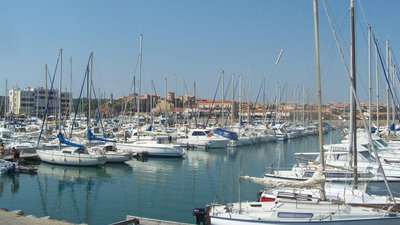 Port de plaisance de Narbonne-Plage (© By Florian Pépellin (Own work) [CC BY-SA 3.0 (http://creativecommons.org/licenses/by-sa/3.0)], via Wikimedia Commons (original photo: https://commons.wikimedia.org/wiki/File:Port_de_plaisance_de_Narbonne-Plage.JPG))