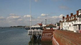 Burnham-on-Crouch waterfront (© Bob Jones [CC BY-SA 2.0 (https://creativecommons.org/licenses/by-sa/2.0)], via Wikimedia Commons (original photo: https://commons.wikimedia.org/wiki/File:Burnham-on-Crouch_waterfront_-_geograph.org.uk_-_554058.jpg))