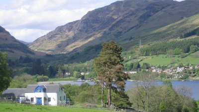 Lochearnhead and Glen Ogle close to the caravan park (© By User:Gartnait (Own work by the original uploader) [Public domain], via Wikimedia Commons)