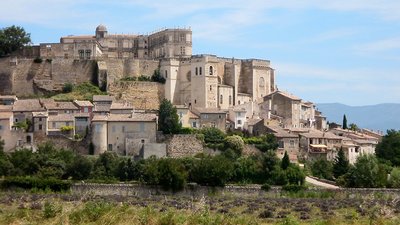 Chateau de Grignan - panoramio (© Jfdo [CC BY-SA 3.0 (http://creativecommons.org/licenses/by-sa/3.0)], via Wikimedia Commons (original photo: https://commons.wikimedia.org/wiki/File:Chateau_de_Grignan,_France_-_panoramio.jpg))