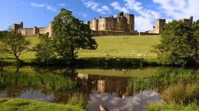 Alnwick Castle Northumberland - home to Harry Potter - Clennell Hall Riverside Holiday Park is the ideal base to visit historic landmarks including Alnwick Castle. (© Gail Johnson)