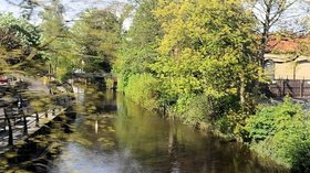 Pickering Beck from Bridge street  (© © Copyright John Firth (https://www.geograph.org.uk/profile/20991) and licensed for reuse (http://www.geograph.org.uk/reuse.php?id=3989772) under this Creative Commons Licence (https://creativecommons.org/licenses/by-sa/2.0/).)