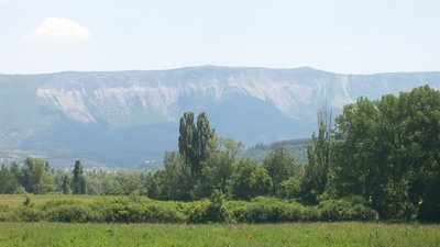 In the local region - Montagne de Chabre (© By j'en suis l'auteur (photo prise par mes soins le 22 juin 2008) [Public domain], via Wikimedia Commons)