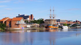Castlegate Quay, Stockton on Tees (© By Petegal-half (Own work) [CC BY-SA 3.0 (http://creativecommons.org/licenses/by-sa/3.0)], via Wikimedia Commons (original photo: https://commons.wikimedia.org/wiki/File:Castlegate_Quay,_Stockton_on_Tees.jpg))