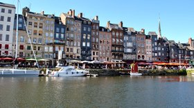 Honfleur, Calvados Normandy (© By Ignaz Wiradi (Own work) [CC BY-SA 3.0 (http://creativecommons.org/licenses/by-sa/3.0)], via Wikimedia Commons (original photo: https://commons.wikimedia.org/wiki/File:5_of_10_-_Honfleur,_Calvados_Normandy_-_FRANCE.jpg))