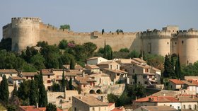 Villeneuve-lès-Avignon (© By Luu (Own work) [CC BY-SA 3.0 (http://creativecommons.org/licenses/by-sa/3.0)], via Wikimedia Commons (original photo: https://commons.wikimedia.org/wiki/File:2012_Villeneuve-l%C3%A8s-Avignon_04.JPG))