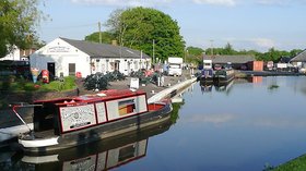 Shropshire Union Canal at Norbury Wharf, Staffordshire (© © Copyright Roger Kidd (http://www.geograph.org.uk/profile/12192) and licensed for reuse (http://www.geograph.org.uk/reuse.php?id=1889470) under this Creative Commons Licence (https://creativecommons.org/licenses/by-sa/2.0/).)