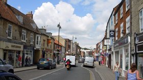 Sleaford High Street (© By Bedoyere at English Wikipedia [Public domain], via Wikimedia Commons)