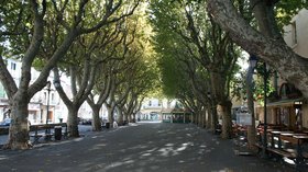 Sérignan promenade (© By Fagairolles 34 (Own work) [CC BY-SA 4.0 (http://creativecommons.org/licenses/by-sa/4.0)], via Wikimedia Commons)