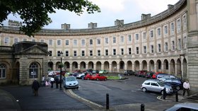 Buxton Crescent (© By Dave Pape (Own work) [Public domain], via Wikimedia Commons)