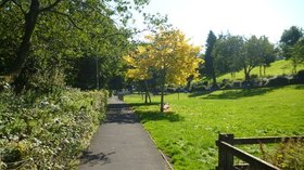 Barnoldswick - Early autumn in Valley Gardens (© © Copyright Dr Neil Clifton (https://www.geograph.org.uk/profile/796) and licensed for reuse (http://www.geograph.org.uk/reuse.php?id=4688492) under this Creative Commons Licence (https://creativecommons.org/licenses/by-sa/2.0/).)