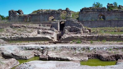 Frejus amphitheatre (© By Patricia.fidi (Own work) [Public domain], via Wikimedia Commons)