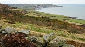 Ravenscar Views  (© © Copyright Scott Robinson (https://www.geograph.org.uk/profile/5892) and licensed for reuse (http://www.geograph.org.uk/reuse.php?id=4437401) under this Creative Commons Licence (https://creativecommons.org/licenses/by-sa/2.0/).)