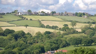 View of Holmesfield Derbyshire from the footpath above Millthorpe  (© © Copyright david mills (https://www.geograph.org.uk/profile/14141) and licensed for reuse (http://www.geograph.org.uk/reuse.php?id=472283) under this Creative Commons Licence (https://creativecommons.org/licenses/by-sa/2.0/).)