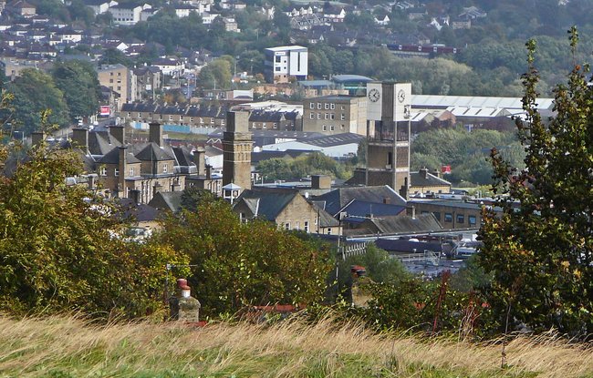 Overview of Shipley, West Yorkshire (© By Flickr user:Tim Green aka atoach.jpg (http://www.flickr.com/photos/atoach/3978355956/) [CC BY 2.0 (http://creativecommons.org/licenses/by/2.0)], via Wikimedia Commons (original photo: https://commons.wikimedia.org/wiki/File:Overview_of_Shipley,_West_Yorkshire.jpg))