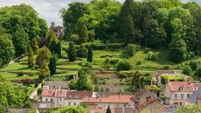 Garden seen from Château de Pierrefonds Oise (© By Jebulon (Own work) [CC0], via Wikimedia Commons)