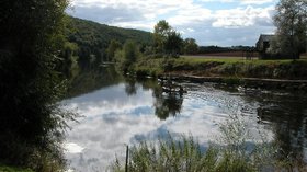 The River Wye at How Caple  (© © Copyright Philip Halling (https://www.geograph.org.uk/profile/1837) and licensed for reuse (http://www.geograph.org.uk/reuse.php?id=55547) under this Creative Commons Licence (https://creativecommons.org/licenses/by-sa/2.0/).)