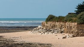 Charente Maritime: Beach Sainte-Marie-de-Ré (© By Jebulon (Own work) [CC0], via Wikimedia Commons)