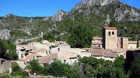 Nearby: Saint Guilhem le Désert (© By The original uploader was Cevenol2 at French Wikipedia (Transferred from fr.wikipedia to Commons.) [CC BY-SA 2.0 fr (http://creativecommons.org/licenses/by-sa/2.0/fr/deed.en)], via Wikimedia Commons (original photo: https://commons.wikimedia.org/wiki/File:Saint-Guilhem-le-D%C3%A9sert.jpg))