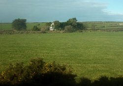 Cottage near Delabole  (© © Copyright Derek Harper (https://www.geograph.org.uk/profile/5089) and licensed for reuse (https://www.geograph.org.uk/reuse.php?id=5678243) under this Creative Commons Licence (https://creativecommons.org/licenses/by-sa/2.0/).)