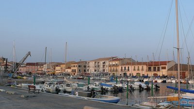 Marina Meze (© By Ad Meskens (Own work) [Copyrighted free use, CC BY-SA 3.0 (http://creativecommons.org/licenses/by-sa/3.0) or GFDL (http://www.gnu.org/copyleft/fdl.html)], via Wikimedia Commons (GFDL copy: https://en.wikipedia.org/wiki/GNU_Free_Documentation_License, original photo: https://commons.wikimedia.org/wiki/File:Marina_Meze_2.jpg))