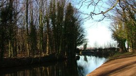 The Chesterfield Canal at Lady Bridge Retford  (© © Copyright B Hilton (https://www.geograph.org.uk/profile/3275) and licensed for reuse (http://www.geograph.org.uk/reuse.php?id=92809) under this Creative Commons Licence (https://creativecommons.org/licenses/by-sa/2.0/).)