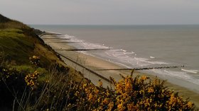 Bacton Beach Norfolk (© Ilya72 [CC BY-SA 4.0 (https://creativecommons.org/licenses/by-sa/4.0)], from Wikimedia Commons (original photo: https://commons.wikimedia.org/wiki/File:Bacton_Beach_Norfolk.jpg))