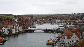 Whitby Bridge (© J3Mrs at English Wikipedia [CC BY-SA 3.0 (http://creativecommons.org/licenses/by-sa/3.0)], via Wikimedia Commons (original photo: https://commons.wikimedia.org/wiki/File:Whitby_Bridge.JPG))