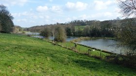 Barlow Fishery  (© © Copyright Dave Dunford (https://www.geograph.org.uk/profile/1974) and licensed for reuse (https://www.geograph.org.uk/reuse.php?id=5722422) under this Creative Commons Licence (https://creativecommons.org/licenses/by-sa/2.0/).)
