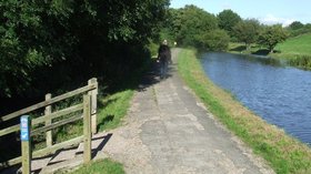 Canal towpath, Carnforth  (© © Copyright Malc McDonald (https://www.geograph.org.uk/profile/44954) and licensed for reuse (http://www.geograph.org.uk/reuse.php?id=3117997) under this Creative Commons Licence (https://creativecommons.org/licenses/by-sa/2.0/).)