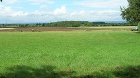 Farmland off Malton Road (A64)  (© © Copyright JThomas (https://www.geograph.org.uk/profile/35313) and licensed for reuse (http://www.geograph.org.uk/reuse.php?id=1964534) under this Creative Commons Licence (https://creativecommons.org/licenses/by-sa/2.0/).)