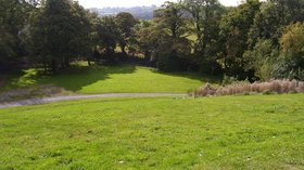 Path, Town Moor, Narberth  - Path, Town Moor, Narberth (© © Copyright welshbabe (https://www.geograph.org.uk/profile/29183) and licensed for reuse (https://www.geograph.org.uk/reuse.php?id=4360738) under this Creative Commons Licence (https://creativecommons.org/licenses/by-sa/2.0/).)