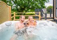 Andrewshayes Orchard Retreat with Hot tub