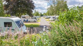 Holidays in Oxfordshire - Swiss Farm Touring and Camping, Henley-on-Thames