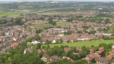 Frodsham hill (© By John Warburton [CC BY-SA 3.0 (http://creativecommons.org/licenses/by-sa/3.0)], via Wikimedia Commons (original photo: https://commons.wikimedia.org/wiki/File:Frodsham-hill-cropped.jpg))