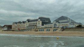 In the region - Casino de Cabourg – Cabourg – Calvados (© By Binche (Own work) [CC BY-SA 3.0 (http://creativecommons.org/licenses/by-sa/3.0)], via Wikimedia Commons (original photo: https://commons.wikimedia.org/wiki/File:Casino_de_Cabourg_%E2%80%93_Cabourg_%E2%80%93_Calvados_%E2%80%93_France_%E2%80%93_M%C3%A9rim%C3%A9e_PA00125293_(5).jpg))