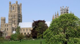 Ely Cambridgeshire (© Pierre Terre [CC BY-SA 2.0 (https://creativecommons.org/licenses/by-sa/2.0)], via Wikimedia Commons (original photo: https://commons.wikimedia.org/wiki/File:Ely-Cambridgeshire-20.jpg))