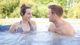 Goosewood Lodges with hot tubs (© Flower of May Holiday Parks)