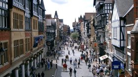 Eastgate Street Chester  (© © Copyright Gary Barber (https://www.geograph.org.uk/profile/98) and licensed for reuse (http://www.geograph.org.uk/reuse.php?id=1424) under this Creative Commons Licence (https://creativecommons.org/licenses/by-sa/2.0/).)